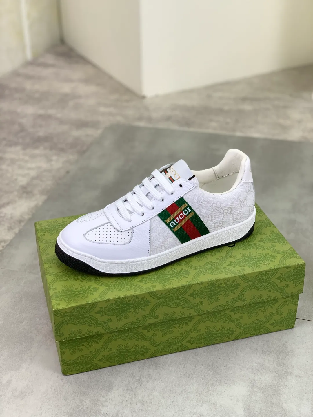 Men's shoes 💰P400💰【New model】 🆘 The latest model from Gucci official website 🎁 Classic casual and fashionable men's shoes 👟 Hot model 💥 Simple and elegant style, exclusive for trendy men. Unique latest brand elements from the official website 👑 Original Gucci decoration, fashionable and generous, made of original soft calfskin fabric ➕ Comfortable soft pigskin lining ✅Wear-resistant rubber outsole designated on the official website_Full of elasticity, the classic model taken at the counter 🎬Color: 4️⃣colors available😍Number of codes: 38-44 (45 46 customized)